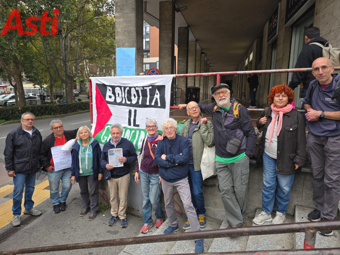 Rappresentanti della società civile, manifestano ad Asti contro Teva