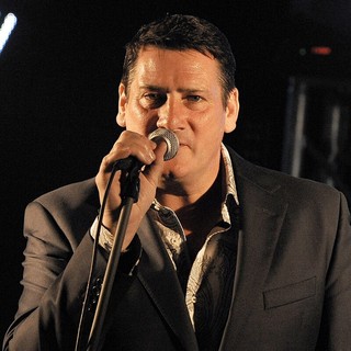 By veDro - l'Italia al futuro - File:Tony Hadley, vedrò2012.jpg, CC BY-SA 2.0, https://commons.wikimedia.org/w/index.php?curid=142331778