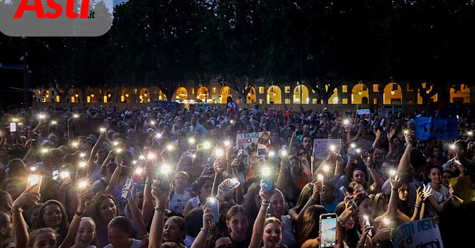 La folla in occasione del concerto di Trigno, durante la scorsa edizione di AstiMusica (Ph: MerfePhoto) La folla in occasione del concerto di Trigno, durante la scorsa edizione di AstiMusica (Ph: MerfePhoto)