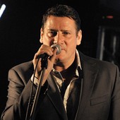 By veDro - l'Italia al futuro - File:Tony Hadley, vedrò2012.jpg, CC BY-SA 2.0, https://commons.wikimedia.org/w/index.php?curid=142331778