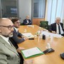 Da sinistra, collegati dalla sede Aca di Alba, il presidente provinciale Luca Robaldo, il sindaco Alberto Gatto, il presidente Aca e coordinatore Tavolo delle Autonomie Giuliano Viglione e l'avvocato Roberto Ponzio, vice presidente dell'Ordine Avvocati Alba Asti e rappresentante del Tavolo delle Autonomie