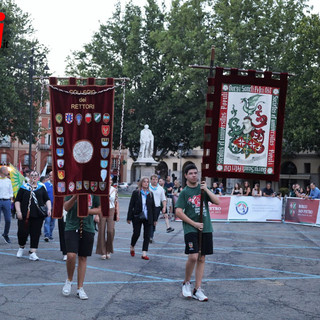 La cerimonia di apertura della Tenzone Bronzea 2023, in piazza Alfieri (Merphefoto)