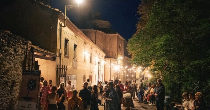 Torna "Teatro e colline – alfieri nel Borgo Unesco": a Calamandrana Alta dal 24 al 26 luglio la seconda edizione del festival con ospiti internazionali e laboratori d'eccezione