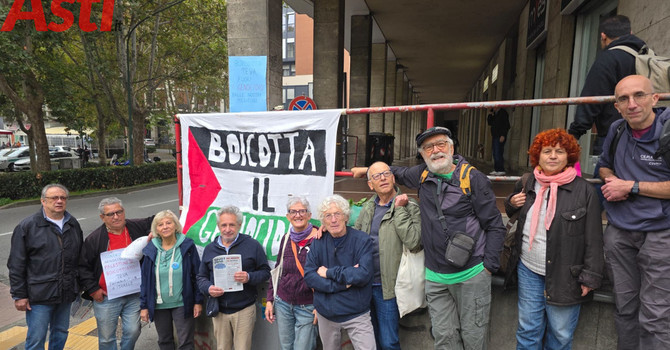 Rappresentanti della società civile, manifestano ad Asti contro Teva