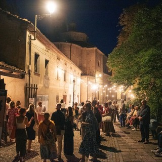 Torna "Teatro e colline – alfieri nel Borgo Unesco": a Calamandrana Alta dal 24 al 26 luglio la seconda edizione del festival con ospiti internazionali e laboratori d'eccezione