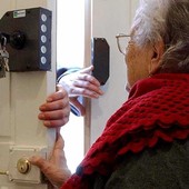 Falsi tecnici dell'acquedotto, allarme truffe nelle Langhe: "Non aprite la porta"