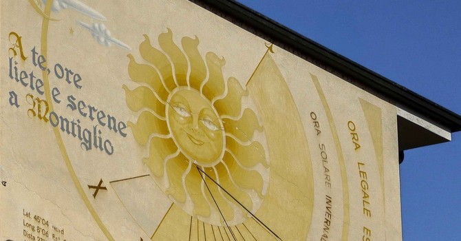 Una delle meridiane di Montiglio ripresa da Marco Meda per la mostra MioAstigiano