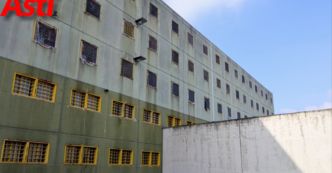 Incendio nella caserma degli agenti nel carcere di Asti