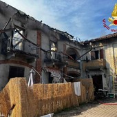 Pomeriggio di paura a Calliano per un vasto incendio che ha coinvolto un ampio fabbricato Pomeriggio di paura a Calliano per un vasto incendio che ha coinvolto un ampio fabbricato