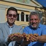 Il sindaco di Villanova Solaro Gabriele Giletta con il presidente della Pro loco Mauro Rosso Ph. Agenzia Acca