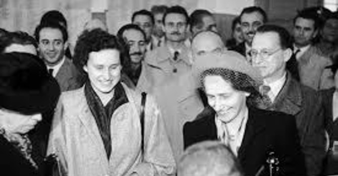 Una storica immagine delle elezioni del 1946, le prime a suffragio universale