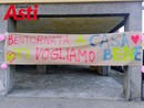Gli striscioni preparati per festeggiare il suo ritorno a casa (ph. Merfephoto - Efrem Zanchettin)