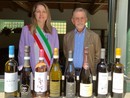 Anna Macchia e Vincenzo Gerbi con i vini vincitori Anna Macchia e Vincenzo Gerbi con i vini vincitori