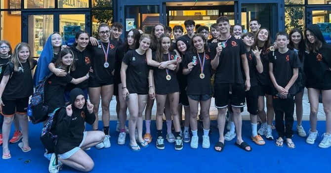 Foto di gruppo della ValleBelbo Sport della scorsa edizione dei Campionati Italiani CSI a Lignano Sabbiadoro