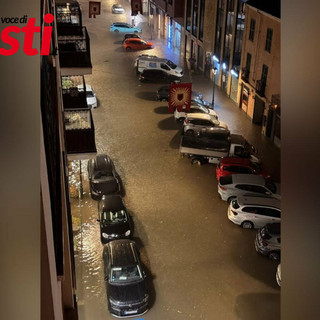 Via Cavour allagata dopo il maltempo Via Cavour allagata dopo il maltempo