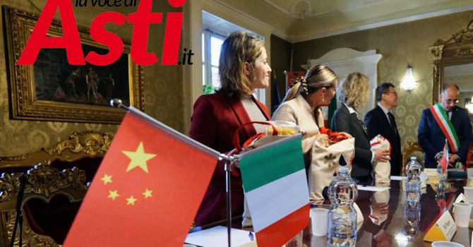 Un'immagine d'archivio di una precedente visita di delegazione cinese