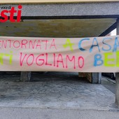 Gli striscioni preparati per festeggiare il suo ritorno a casa (ph. Merfephoto - Efrem Zanchettin)