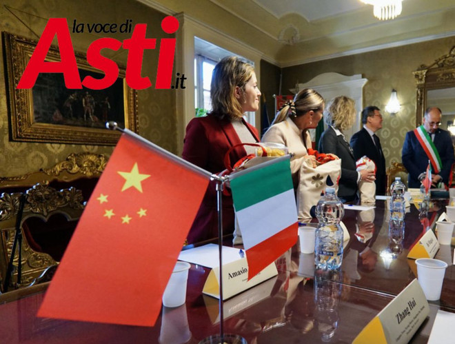 Un'immagine d'archivio di una precedente visita di delegazione cinese