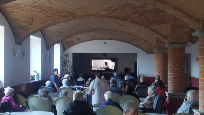 La magia del cinema risveglia la memoria nelle rsa canellesi