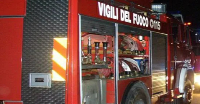 Vigili del fuoco: lungo intervento notturno per soccorrere un cavallo infortunato Vigili del fuoco: lungo intervento notturno per soccorrere un cavallo infortunato
