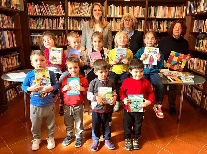 Foto di gruppo per i bimbi che partecipano al progetto (2 erano assenti il giorno in cui è stata scattata)