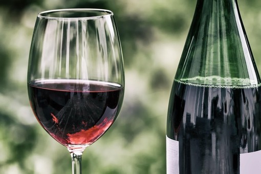 Cambiamento climatico e corsa all'alta quota: gli analisti di Wine Meridian svelano come si sta ridisegnando la mappa economica del vino italiano Cambiamento climatico e corsa all'alta quota: gli analisti di Wine Meridian svelano come si sta ridisegnando la mappa economica del vino italiano