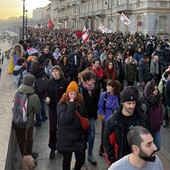 Scontri a Torino, FdI condanna le violenze e attacca: la sinistra prenda le distanze