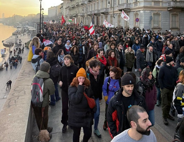 Scontri a Torino, FdI condanna le violenze e attacca: la sinistra prenda le distanze
