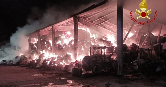 Il terribile incendio che ha devastato la cascina Il terribile incendio che ha devastato la cascina