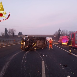 Incidente tra due furgoni nei pressi della barriera autostradale di Villanova d'Asti