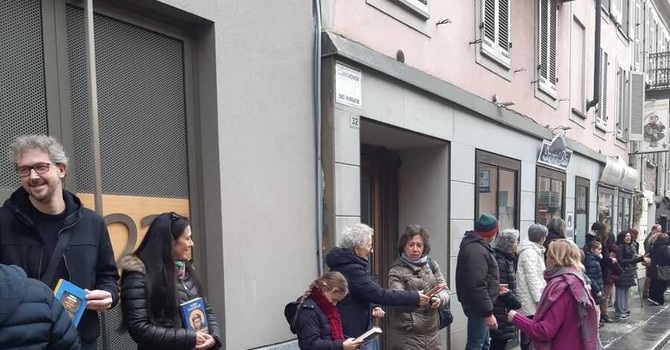 Il flash mob letterario del trasloco ad Alberi d'acqua