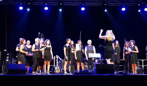 A Moncalvo la musica sotto le stelle debutta con l'energia del Coro Gospav A Moncalvo la musica sotto le stelle debutta con l'energia del Coro Gospav