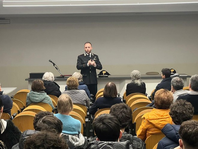 Carabinieri in cattedra contro la violenza sulle donne: doppio incontro a Canelli e Nizza Monferrato Carabinieri in cattedra contro la violenza sulle donne: doppio incontro a Canelli e Nizza Monferrato