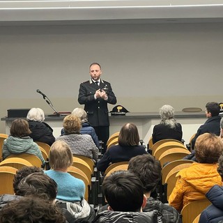 Carabinieri in cattedra contro la violenza sulle donne: doppio incontro a Canelli e Nizza Monferrato Carabinieri in cattedra contro la violenza sulle donne: doppio incontro a Canelli e Nizza Monferrato