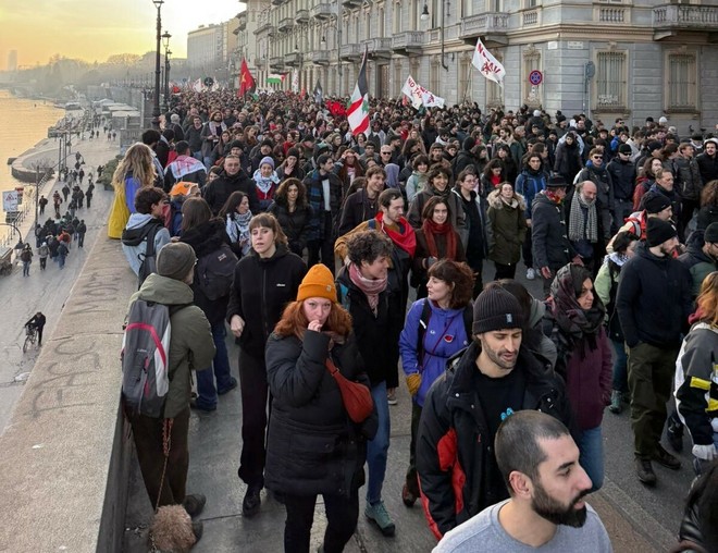 Scontri a Torino, FdI condanna le violenze e attacca: la sinistra prenda le distanze