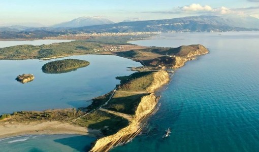 Uno scorcio panoramico della penisola di Zvërnec Uno scorcio panoramico della penisola di Zvërnec