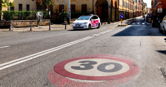 Un tratto di zona 30 a Bologna (immagine tratta dal sito del Comune emiliano)