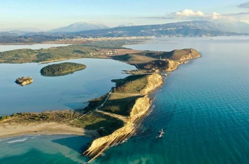 Uno scorcio panoramico della penisola di Zvërnec Uno scorcio panoramico della penisola di Zvërnec