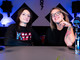 Da sinistra: Stefania Caretta ed Elisabetta Testa in studio