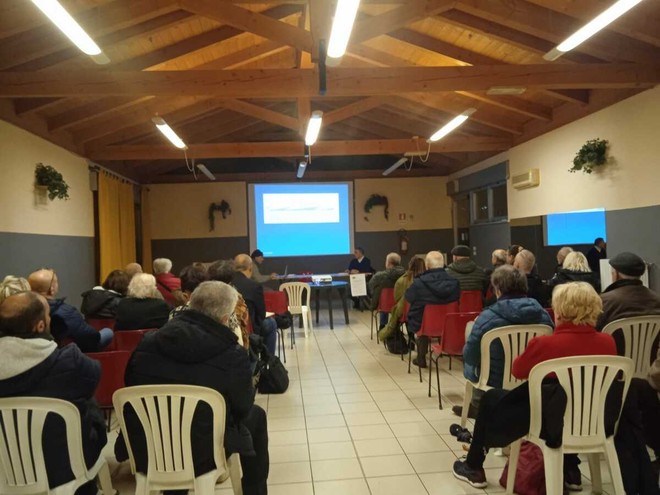 Immagine d'archivio di un'assemblea di quartiere a San Fedele