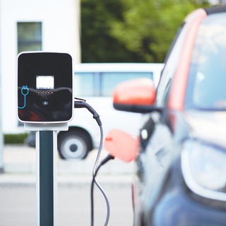 Autovetture a combustione elettrica L'auto del futuro: elettrica, autonoma, connessa?