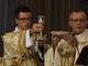 Don Accornero con il vescovo Prastaro durante l'ordinazione del diaconato