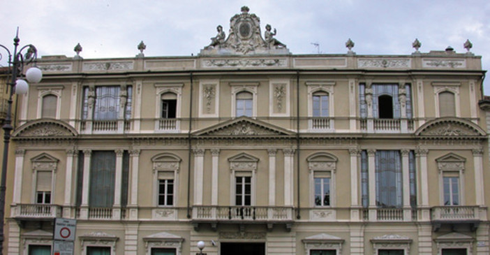 Banca di Asti, accordo su esodi volontari e assunzioni: intesa per un massimo di 165 uscite Banca di Asti, accordo su esodi volontari e assunzioni: intesa per un massimo di 165 uscite