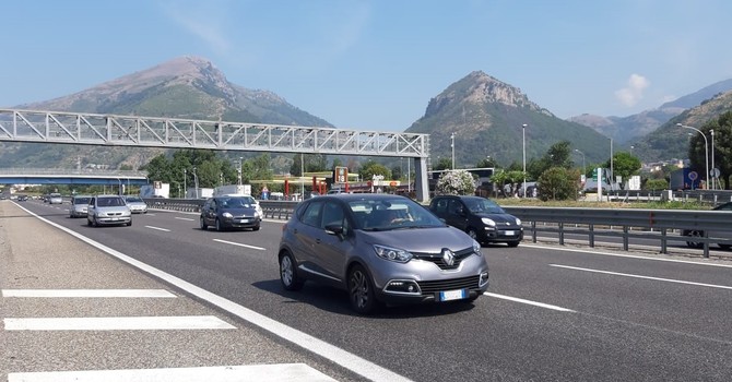 Esodo estivo, weekend da bollino nero sulle strade: previsti oltre 26 milioni di spostamenti fino a domani