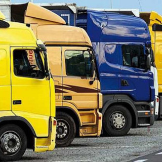 Caro trasporti, le promesse tradite: accise e pedaggi soffocano le imprese