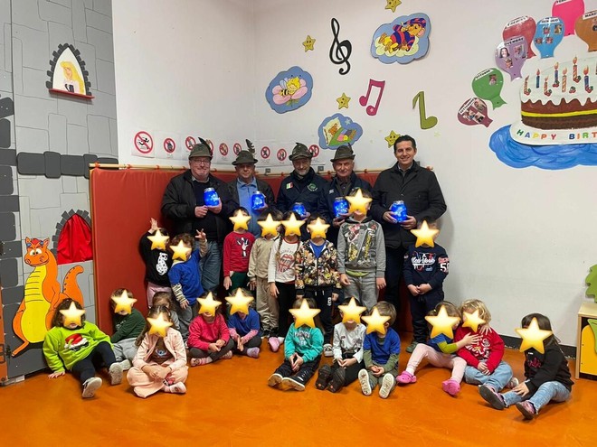Gli Alpini portano un dono alle scuole dell’infanzia di Incisa e Castelnuovo