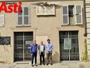In foto: Vito Biscione, Maurizio Martino e Simone Nosenzo sotto la targa sulla casa natale di Gian Felice Gino In foto: Vito Biscione, Maurizio Martino e Simone Nosenzo sotto la targa sulla casa natale di Gian Felice Gino