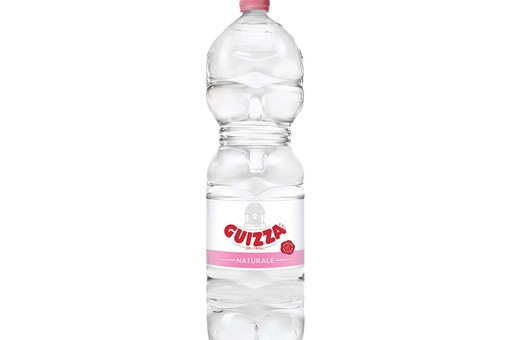 Una bottiglia di Acqua Guizza