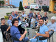 Il direttivo dell’associazione Comuni del Moscato si incontra al bar e pensa a nuove azioni gustando i vini delle nostre colline