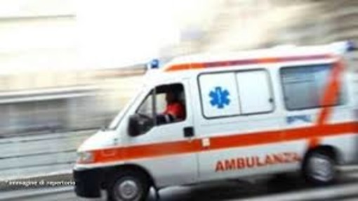 Incidenti stradali nell'Astigiano. Auto si ribalta sulla Asti Mare e a Frinco una donna è rimasta incastrata nell'auto